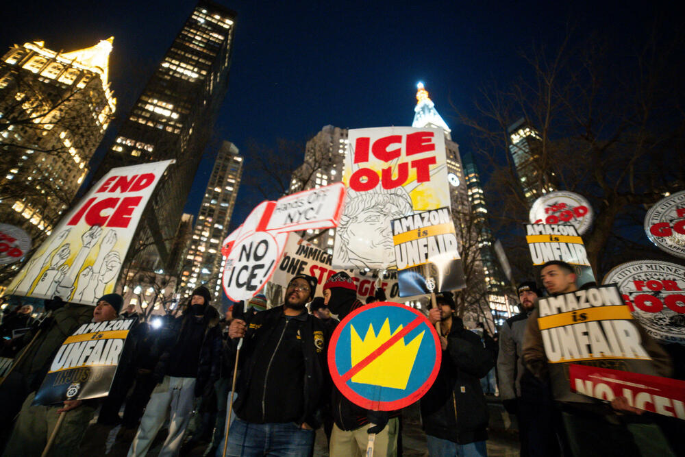 <p>Ministarstvo za unutrašnju bezbjednost (DHS) okarakterisalo je događaj kao napad, navodeći da je agent Granične patrole pucao u samoodbrani nakon što mu je prišao muškarac sa pištoljem i nasilno se opirao pokušajima da bude razoružan</p>