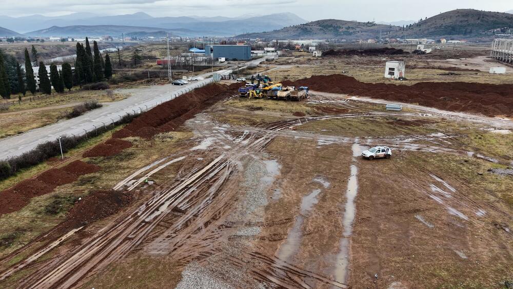 <p>Agencija Mediabiro je medijima dostavila fotografije i video gradilišta u Botunu iz vazduha</p>