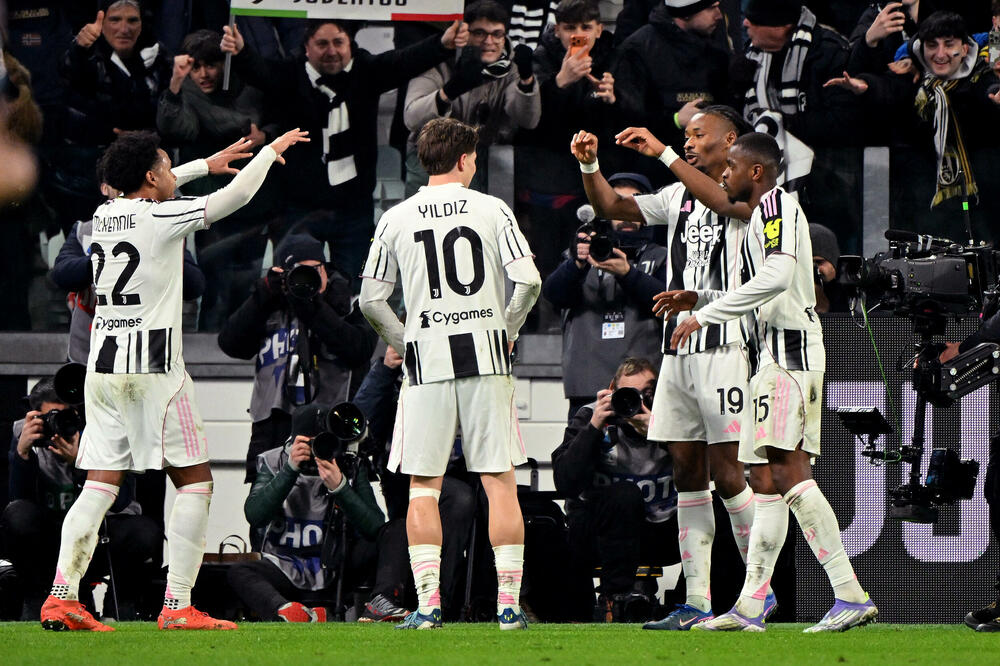 Fudbaleri Juventusa proslavljaju gol, Foto: Reuters