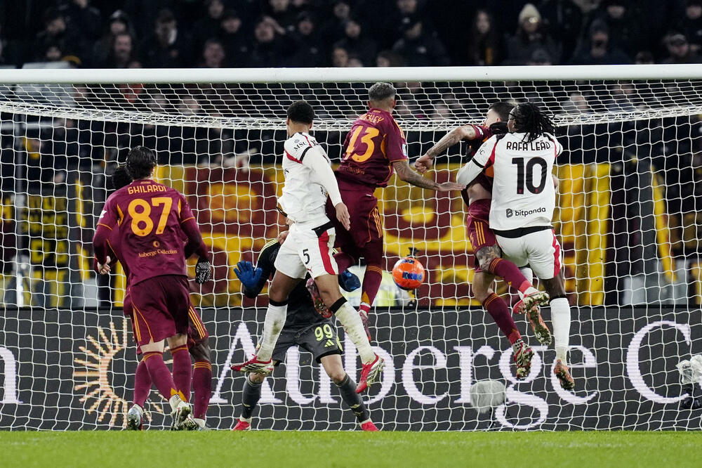 De Vinter postiže gol za Milan, Foto: Reuters