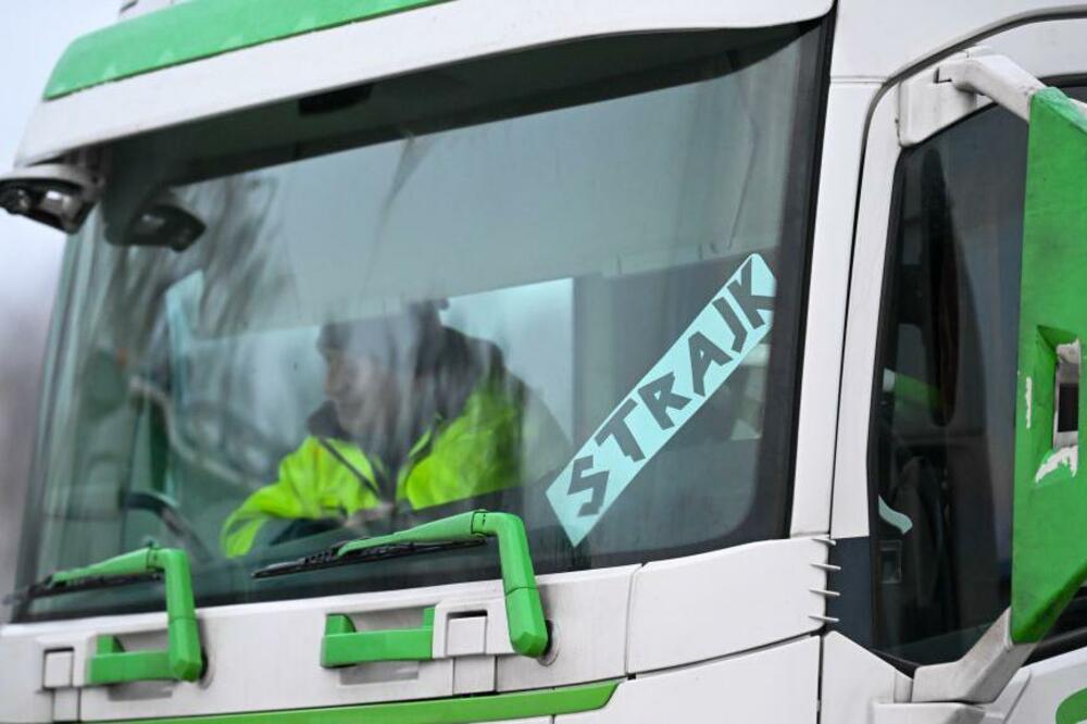 Potpis ispod fotografije, Početkom 2026. poljski vozači organizovali su veliki protest blokirajući puteve. Mesec dana kasnije vozači sa Zapadnog Balkana planiraju da blokiraju granične prelaze zbog pravila za ulazak u zonu Šengena, Foto: ANDRZEJ JACKOWSKI/EPA/Shutterstock
