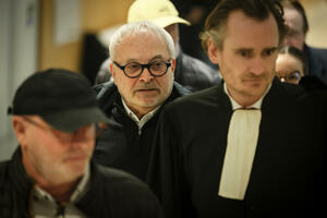 Bivši senator optužen da je poslanici sipao drogu u piće