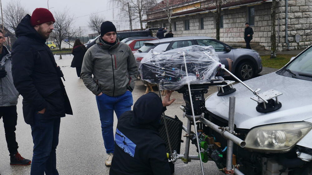 <p>U Nikšiću se snima film o postporođajnoj depresiji i porodičnim tišinama koje bole, debitantsko ostvarenje Maše Šarović</p>