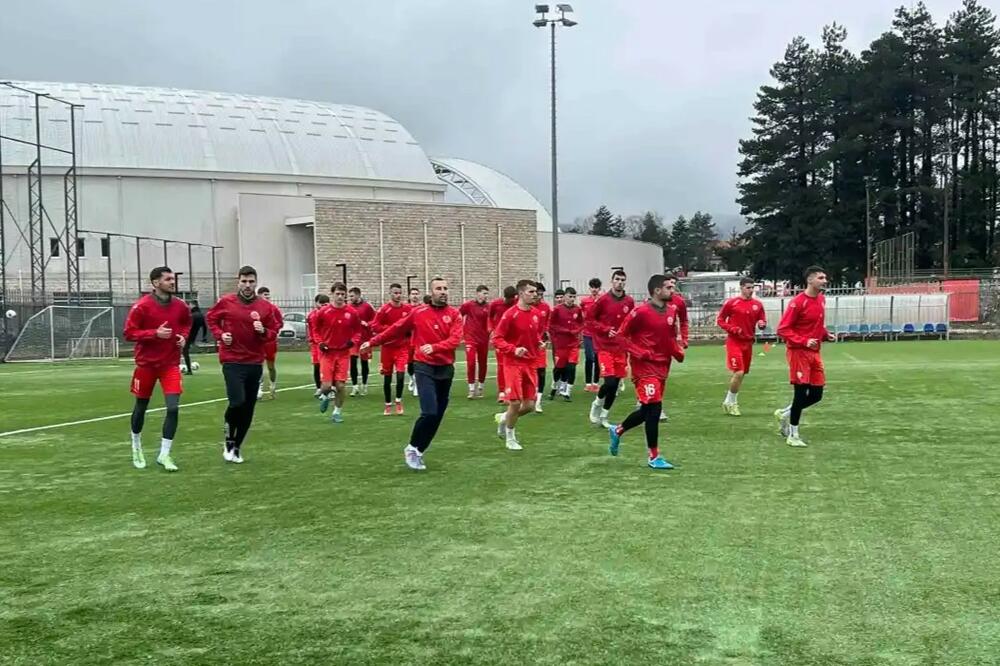 Mirković i saigrači na treningu Lovćena, Foto: RTV Cetinje