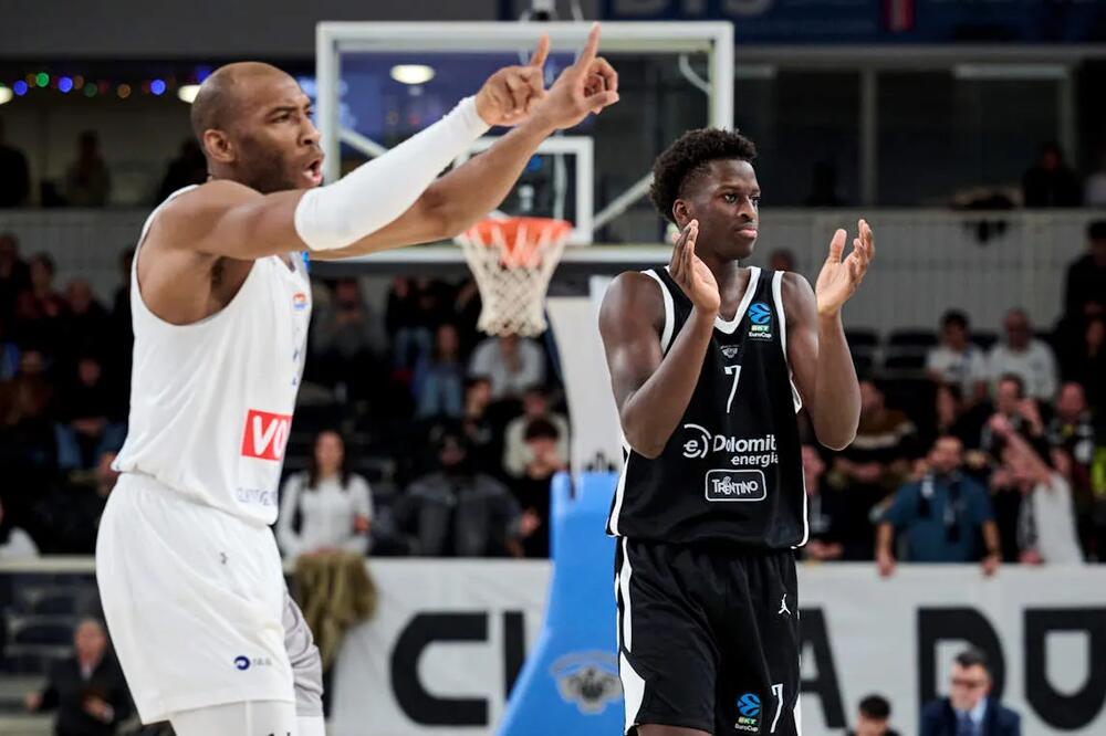 Sve zavisi od Trenta: Rašid Sulajmon i Šeik Nijang tokom meča u Italiji, Foto: Eurocup