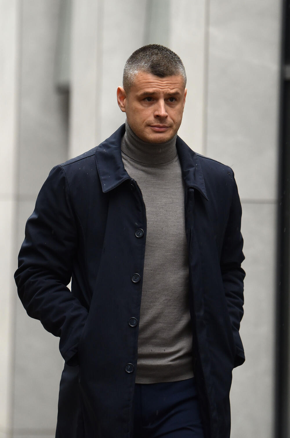 <p>Vesna Medenica oslobođena je optužbi za stvaranje kriminalne organizacije, a Miloš Medenica za nedozvoljeno držanje oružja i omogućavanje uživanja opojne droge za više osoba. Oboje treba da plate po 50.000 eura.</p>  <p>Optuženi, osim Vesne Medenice, braće Bojana i Marka Popovića i Vasilija Petrovića, solidarno treba da plate državi štetu od 2,7 miliona eura</p>