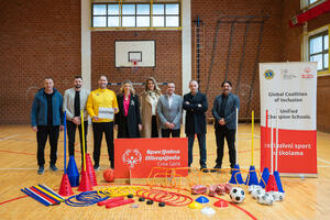 Uručenjem sportske opreme nastavljena realizacija programa...