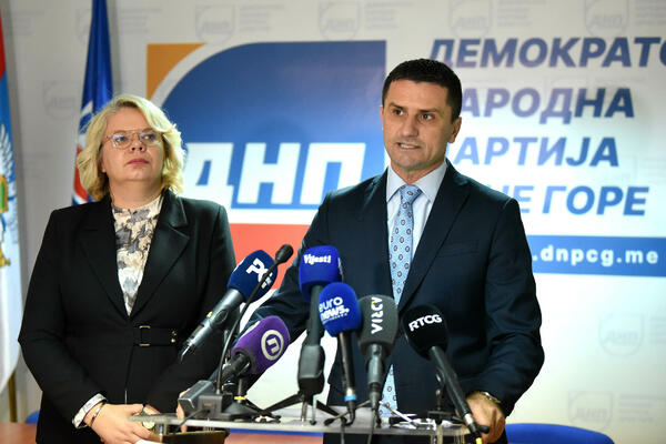 Zogović i Vukićević najavili da će u petak podnijeti ostavke na...