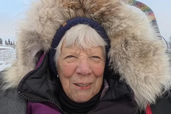 Kanadska baka Vendi (78) osvaja TikTok i YouTube iz šatora u...