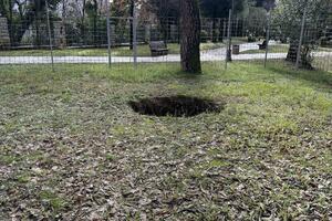 Još istražuju podzemni objekat u Kraljevom parku