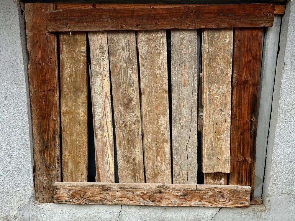 Prozor napuštene kuće