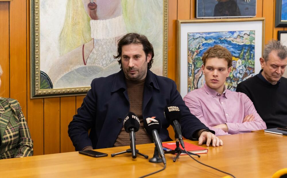 <p>Započet projekat spoljnjeg uređenja Filozofskog i Filološkog fakulteta, investicija vrijedna više od 800.000 eura</p>