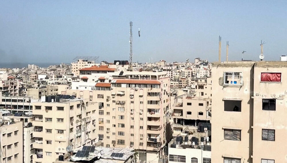 <p>Izvor iz izraelske vojske rekao je da su napadi izvedeni kao odgovor na incident od petka, u kojem su vojnici identifikovali osam naoružanih ljudi koji su izašli iz tunela u Rafi, području na jugu Gaze gdje su izraelske snage trenutno raspoređene u skladu sa oktobarskim sporazumom o primirju</p>