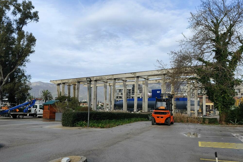 Sa rušenja nadstrešnice, Foto: Siniša Luković