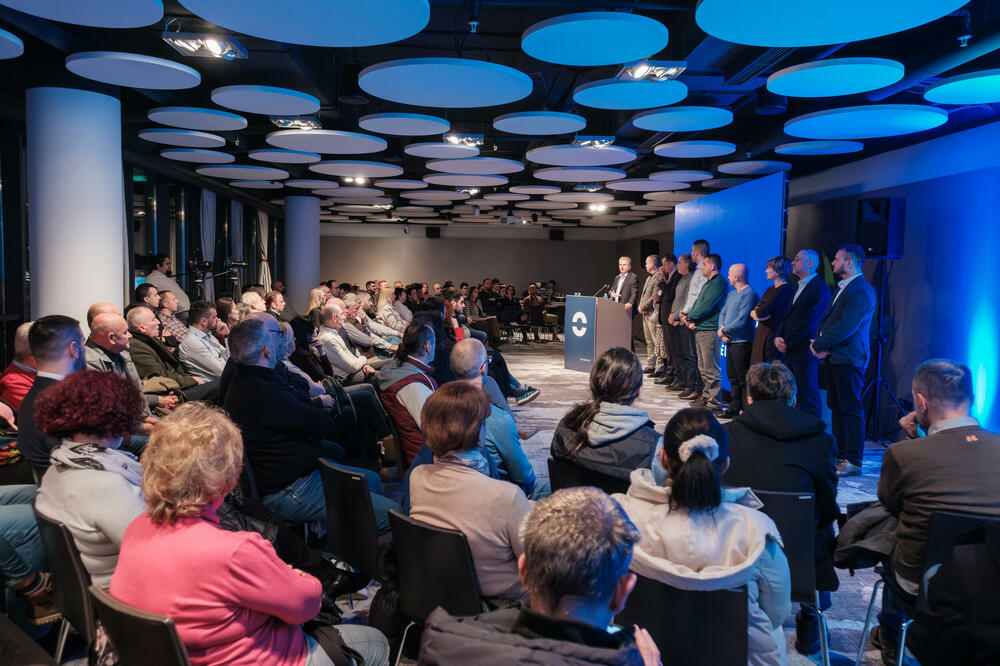 <p>Aleksa Bigović izabran za direktora Preokreta. Predsjedništvo je za šefa medijskog tima izabralo Mirka Perovića, a za šefa Kancelarije za socijalna pitanja Dragana Sošića</p>