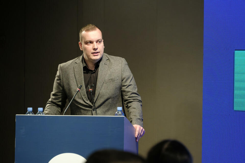 <p>Aleksa Bigović izabran za direktora Preokreta. Predsjedništvo je za šefa medijskog tima izabralo Mirka Perovića, a za šefa Kancelarije za socijalna pitanja Dragana Sošića</p>