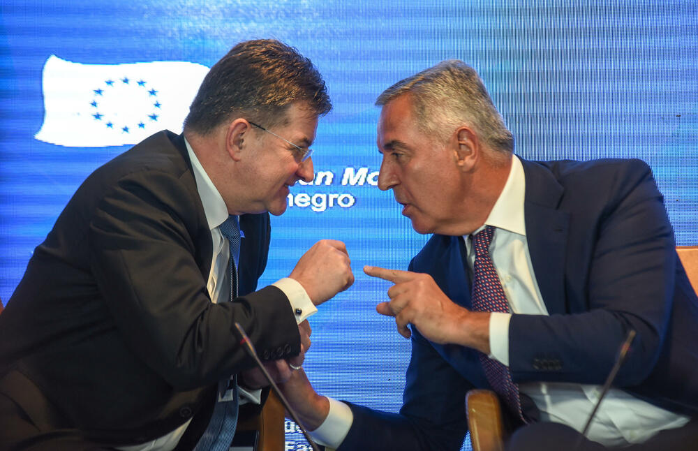 Stari znanci: Lajčak i Đukanović, Foto: SAVO PRELEVIC