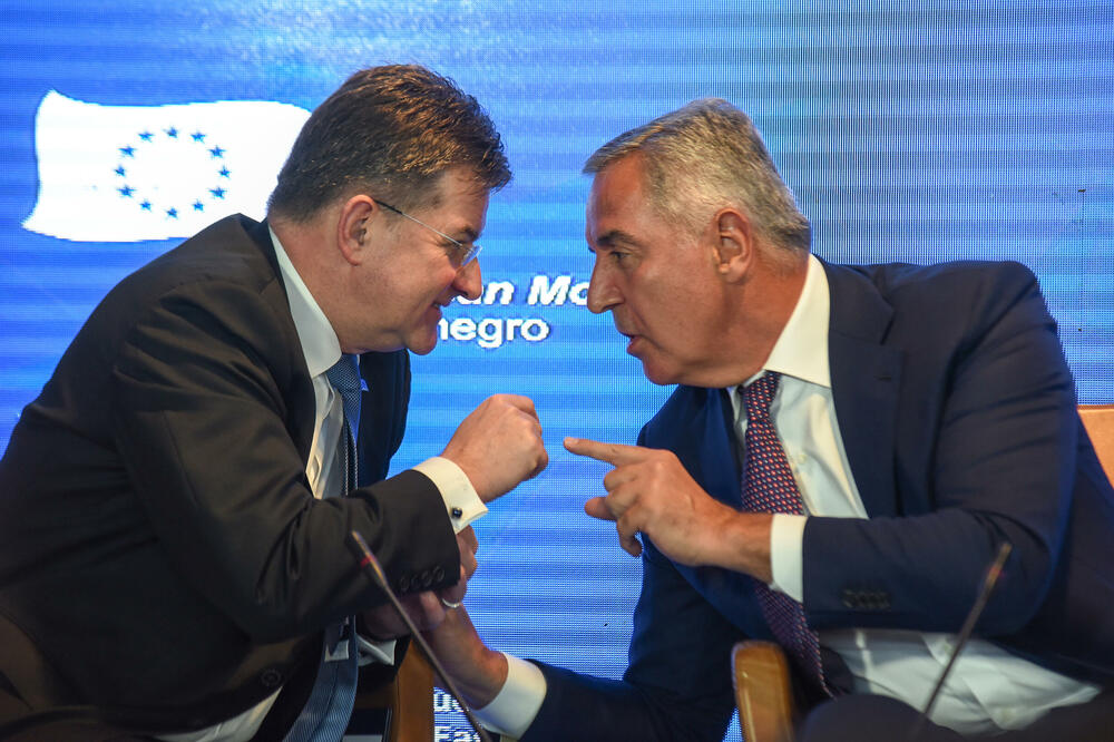 Stari znanci: Lajčak i Đukanović, Foto: SAVO PRELEVIC