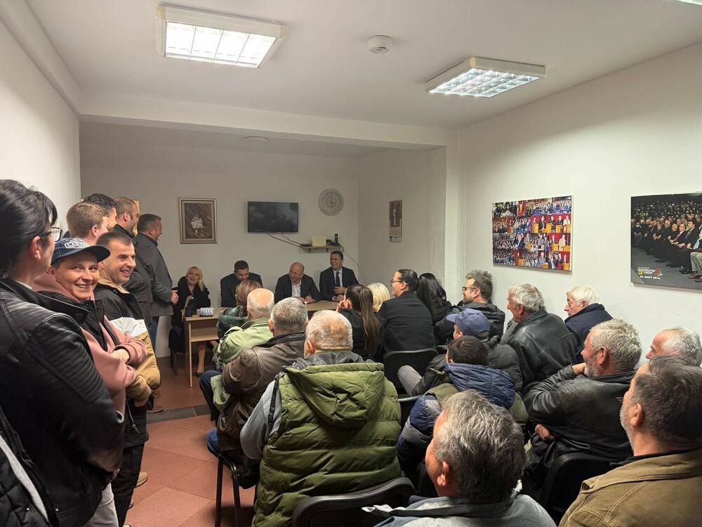 <p>U saopštenju DNP se navodi da je Povjereništvo te partije u Danilovgradu iskazalo punu i jednoglasnu podršku Kneževiću i rukovodstvu partije za odluke donesene na sjednici Predsjedništva</p>