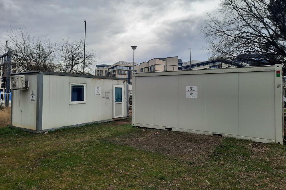 Kontejneri za patoanatomski otpad u formalinu u KCCG, Foto: CIN-CG