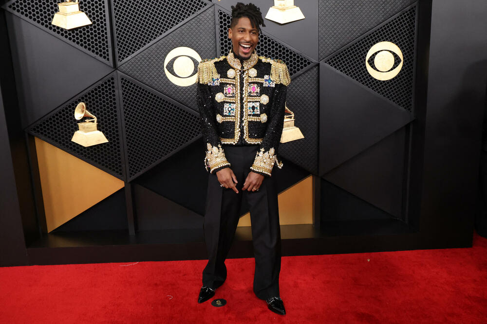 <p>"Deb&iacute; Tirar M&aacute;s Fotos", muzički omaž Bad Banijevom karipskom ostrvskom zavičaju, bio je njegov šesti studijski album i važio je za glavnog favorita nakon što je u novembru osvojio nagradu za album godine na Latin Gremijima</p>