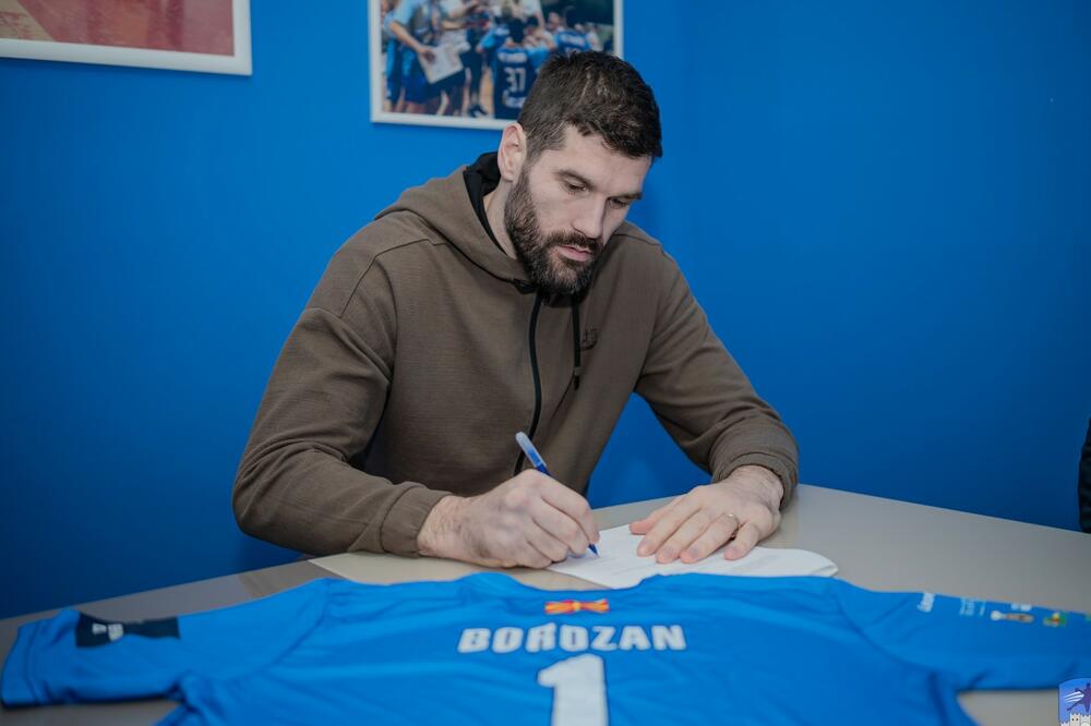 Borozan prilikom potpisvanja ugovora, Foto: GRK Ohrid/Facebook
