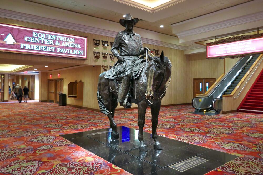 Spomenik Benija Biniona