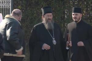 Vjernici se okupili u Kraljevu da pruže podršku mitropolitu...
