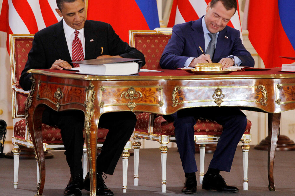 Obama i Medvedev Potpisuju START II u Pragu 8. aprila 2010., Foto: REUTERS