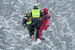 Lindzi Von, kraljica spusta: I sa povredom koljena i modricama po...