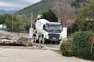 Preko 4.000 eura kazne za Carinvest, mikseri u Tivtu prevozili...