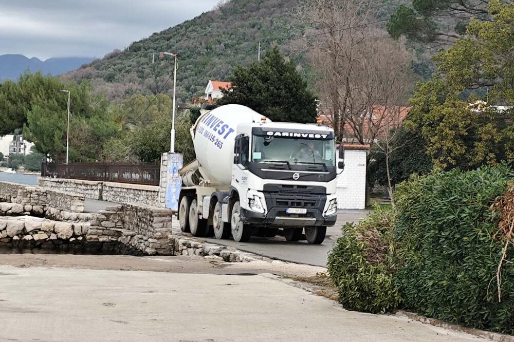 Sporni mikser, Foto: Komunalna policija Tivat