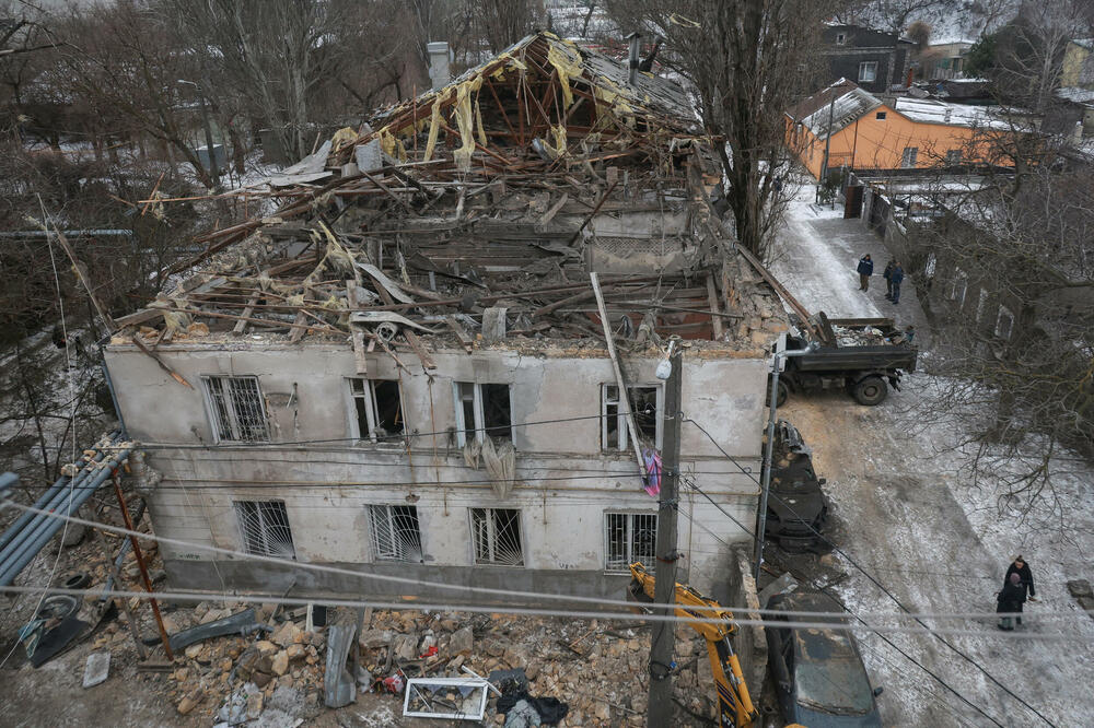 Detalj nakon ruskog napada dronom na ukrajinski grad Odesu, Foto: Reuters