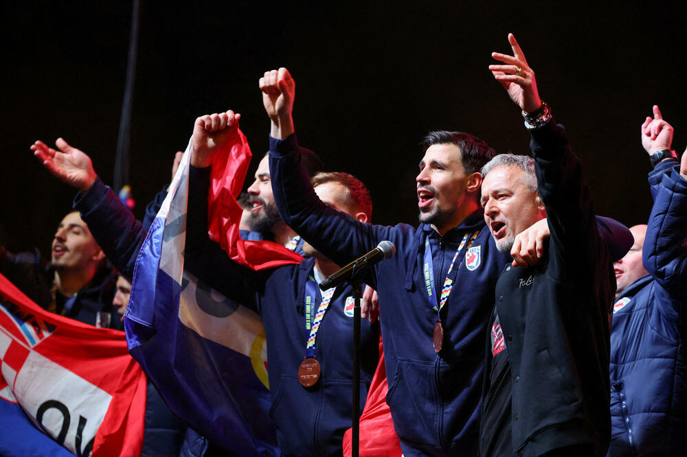Tompson na dočeku sa rukometašima, Foto: Reuters