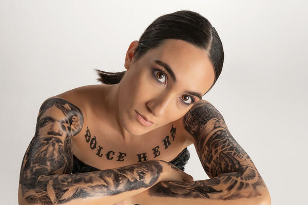 PREMIJERA: Dolce Hera ekranizovala aktuelni singl "Casanova 91"