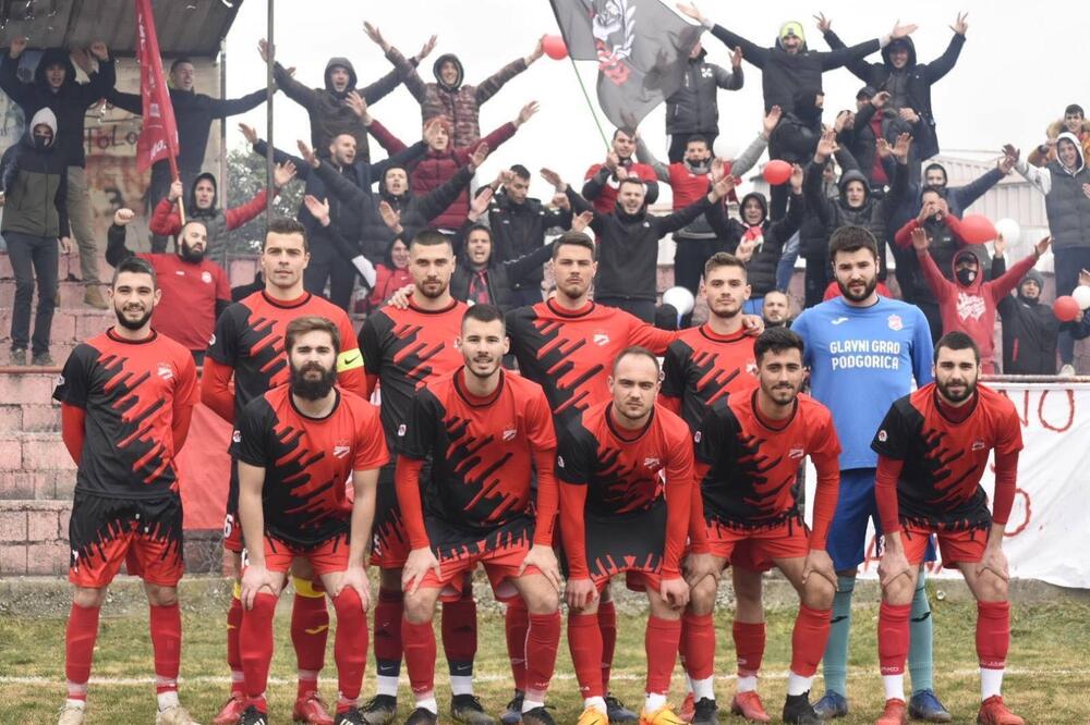 Crvena stijena iz Tološa, Foto: FK Crvena stijena