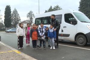 Kako izgleda put romskih prvačića sa Vrela ribničkih do OŠ...