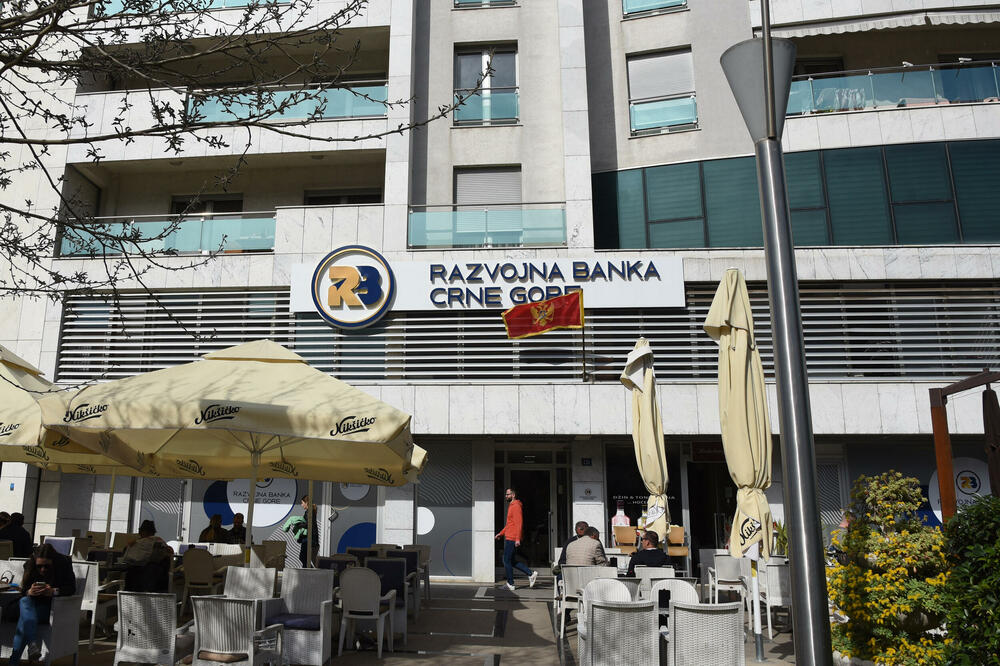 Pomoć državnim firmama preko Razvojne banke (ilustracija), Foto: Luka Zekovic