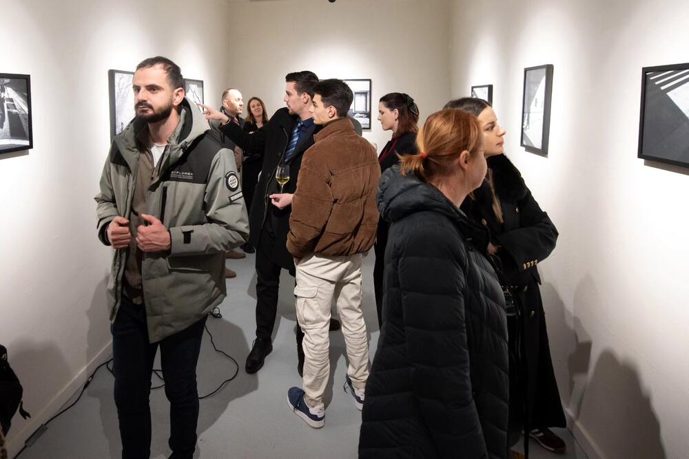 <p>U galeriji &ldquo;F64&rdquo; otvorena je izložba fotografija Igora Šljivančanina</p>