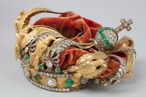 Pljačka Luvra: Zdrobljenoj kruni nedostaje samo nekoliko dijamanata