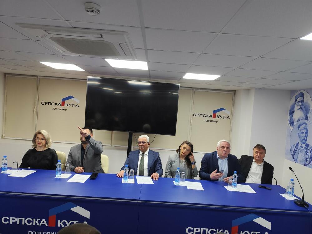 <p>Sjednica je počela oko 12 sati i trajala je nepun sat</p>