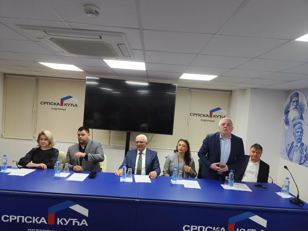 <p>Sjednica je počela oko 12 sati i trajala je nepun sat</p>