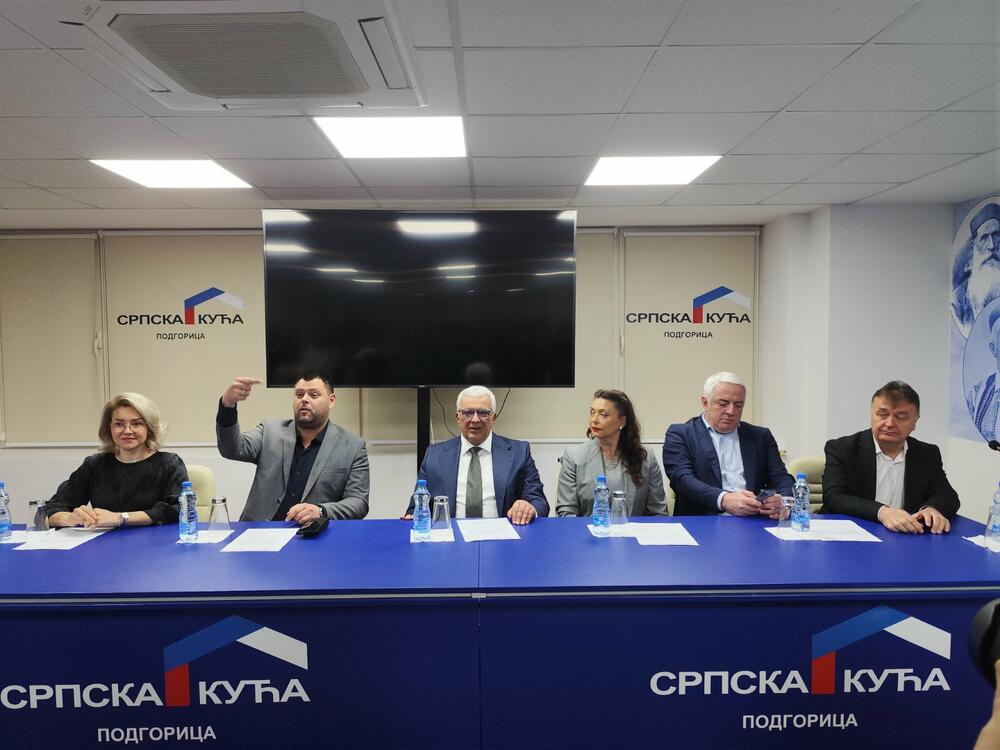 <p>Sjednica je počela oko 12 sati i trajala je nepun sat</p>