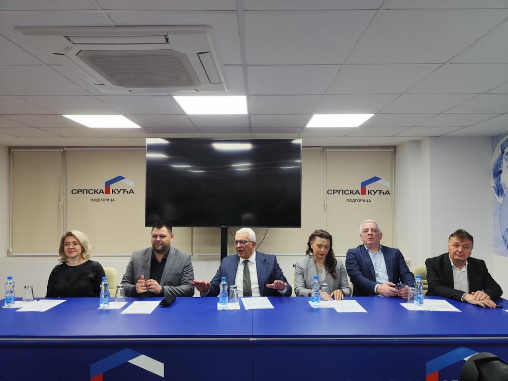 <p>Sjednica je počela oko 12 sati i trajala je nepun sat</p>