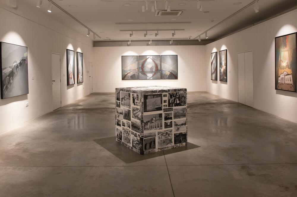 <p>Promocijom monografije i performansom &bdquo;Sizifov put&ldquo; u Modernoj galeriji obilježeno 60 godina umjetničkog rada i 80 godina života jednog od najznačajnijih crnogorskih slikara i karikaturista</p>