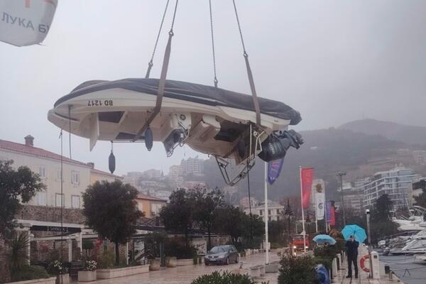 Budva: Izvučeno plovilo koje je more potopilo