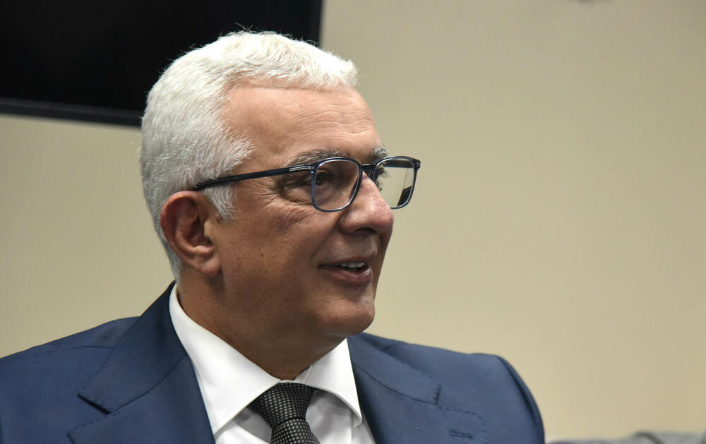 <p>Sjednica je počela oko 12 sati i trajala je nepun sat</p>