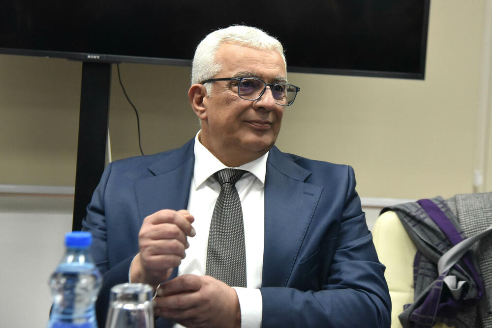 <p>Sjednica je počela oko 12 sati i trajala je nepun sat</p>