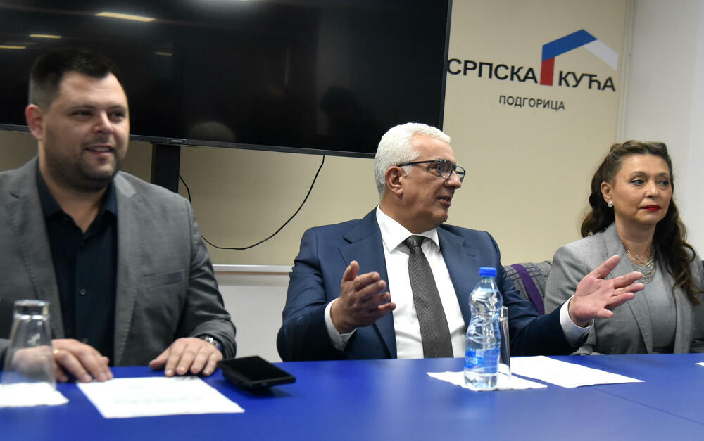 <p>Sjednica je počela oko 12 sati i trajala je nepun sat</p>