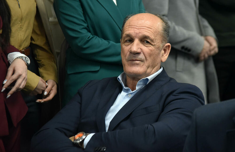 <p>Sjednica je počela oko 12 sati i trajala je nepun sat</p>